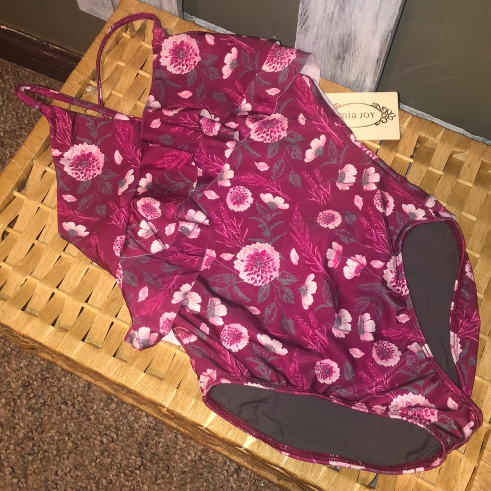 Brand NEW size 7 joyfolie swimsuit
